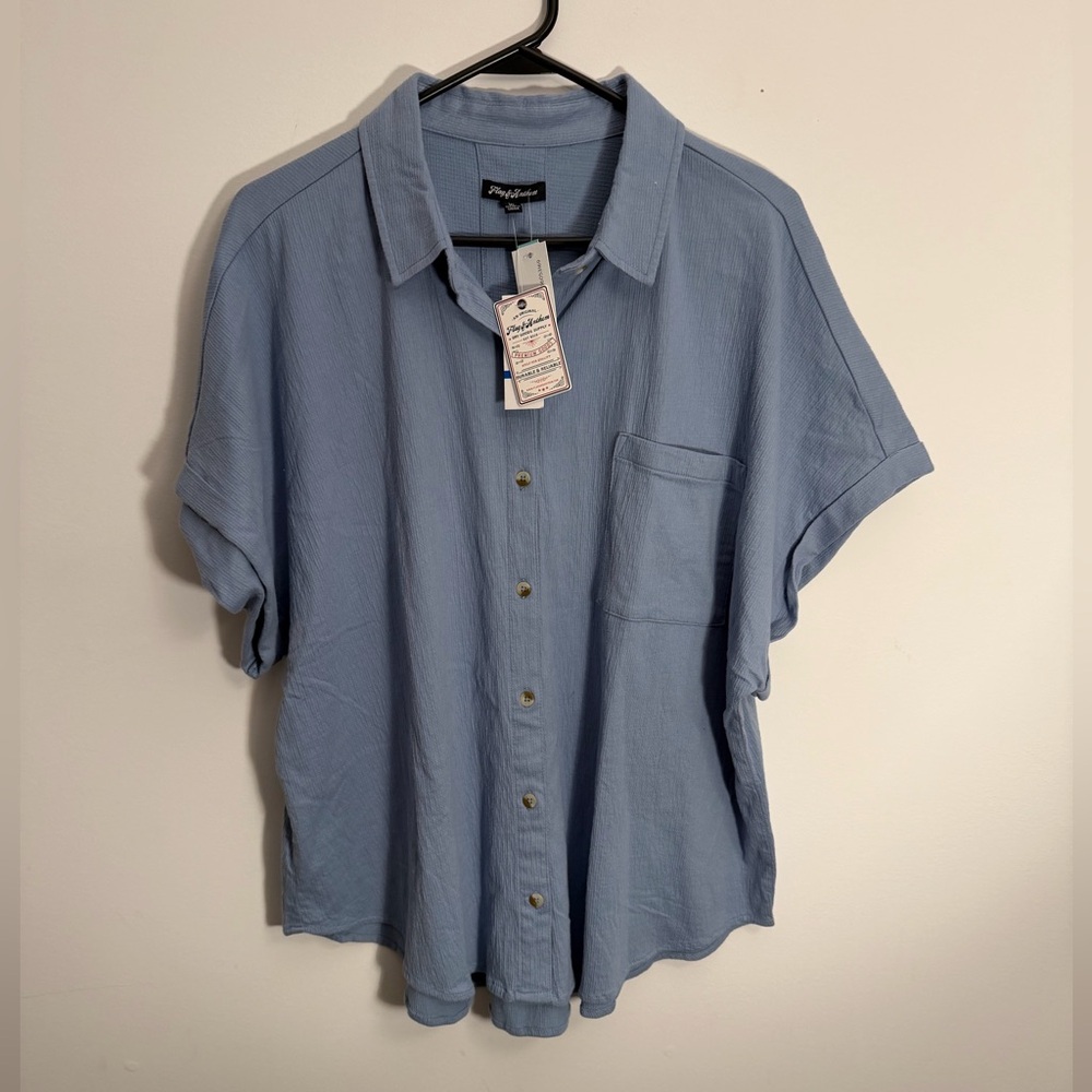 Flag & anthem light blue short sleeve shirt. Size XL